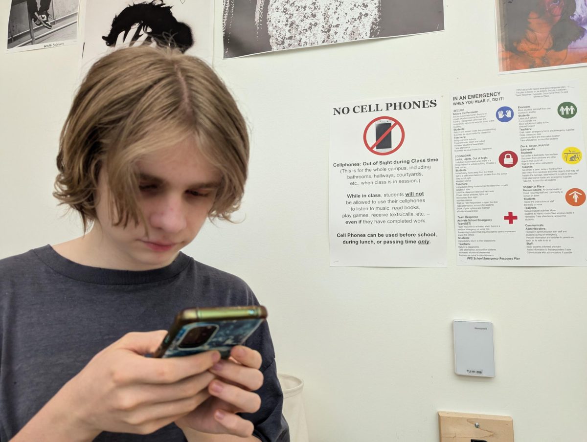 District Phone Policy Faces Possible Difficulties with Enforcement During Lunch